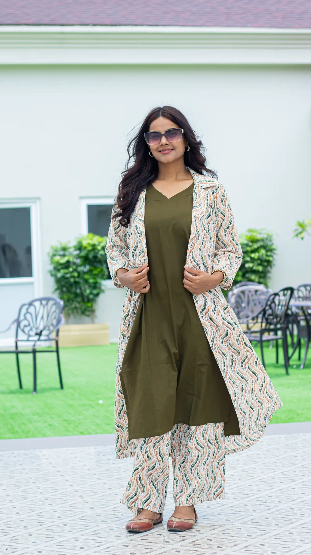 Olive wave print - layering detail