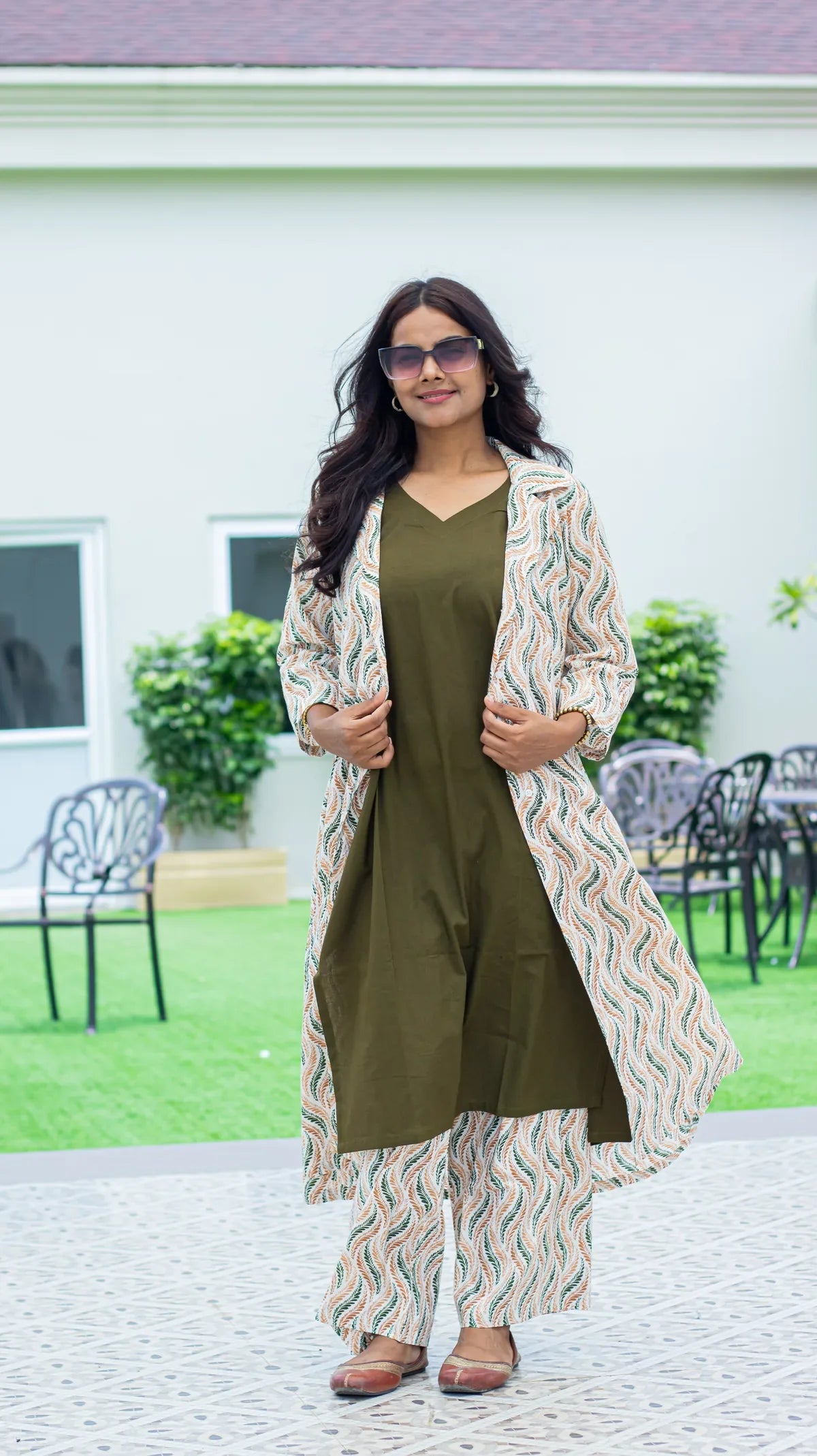 Olive wave print - layering detail