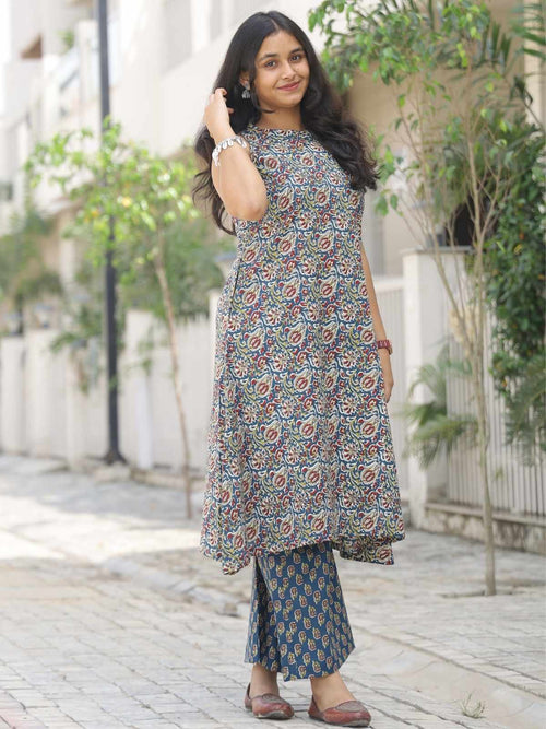 Blue floral sleeveless kurta palazzo set - side view