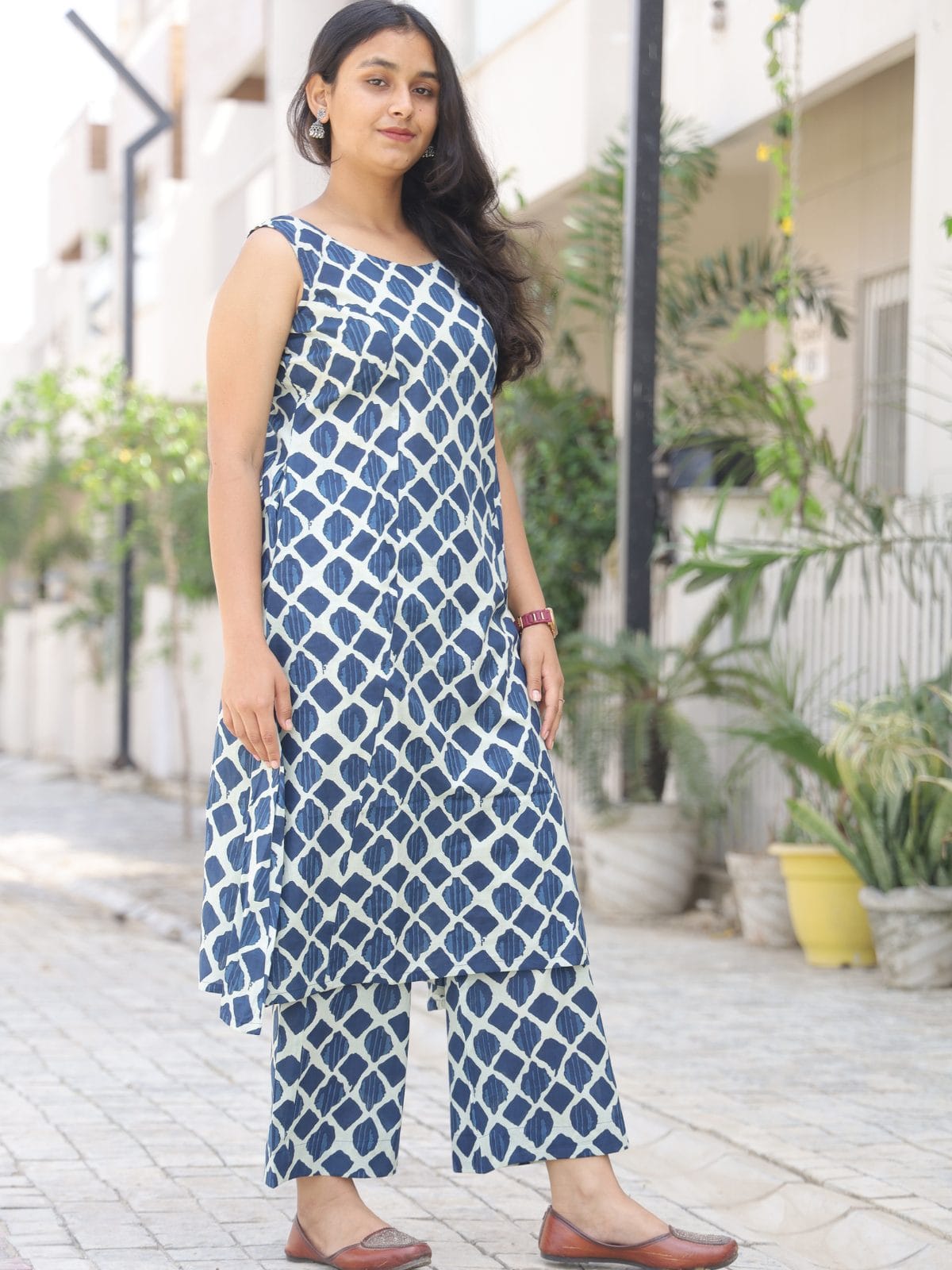 Indigo blue kurta set - sleeveless neckline detail
