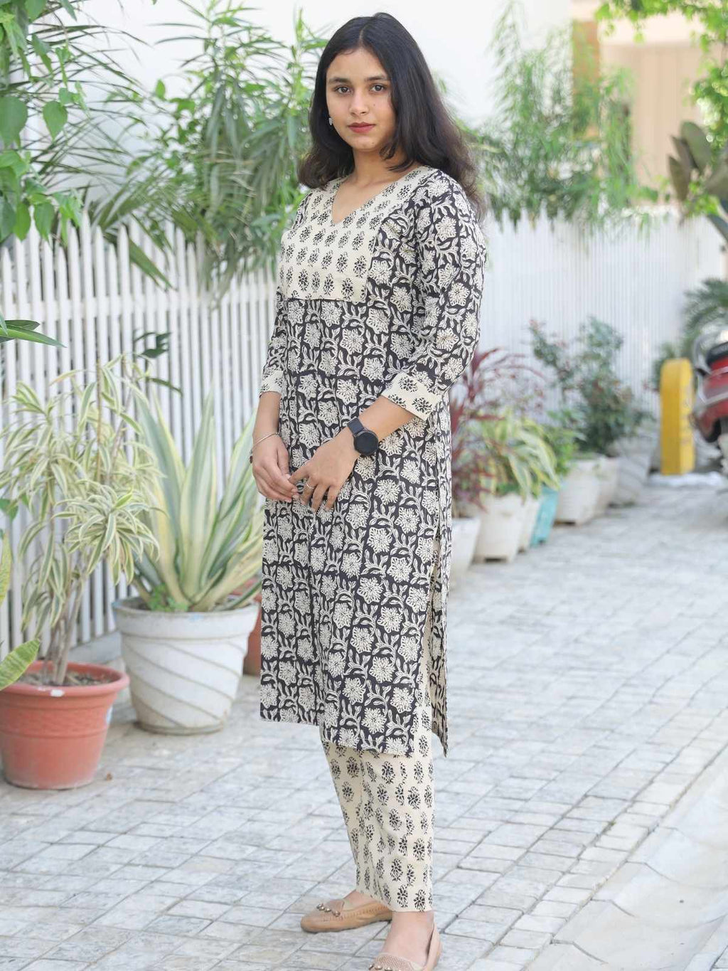 Black and ivory kurta set - neckline and print detail