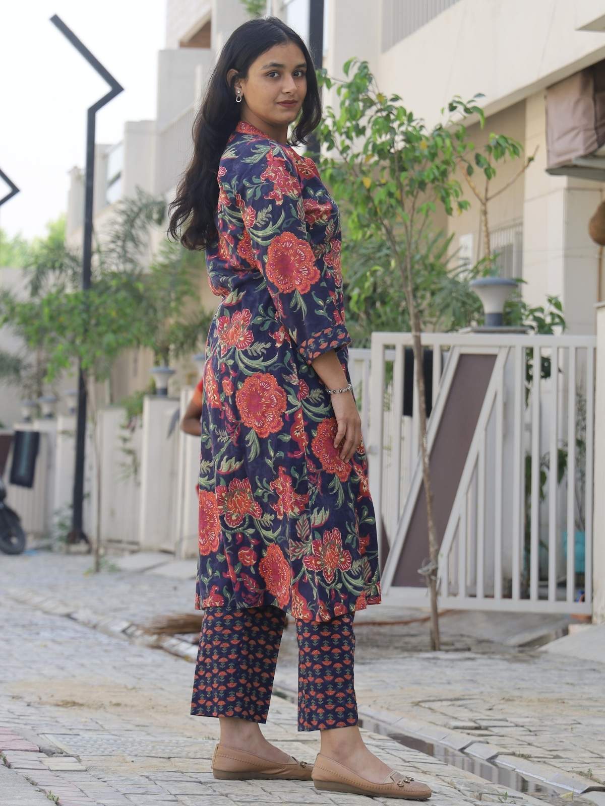 Navy blue mandarin collar kurta palazzo set - side view