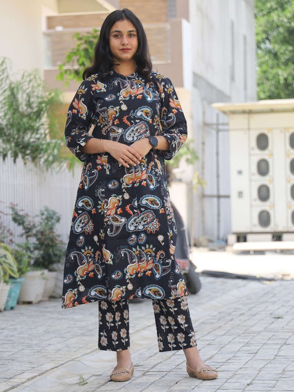 Midnight paisley mandarin collar kurta palazzo set for women - front view