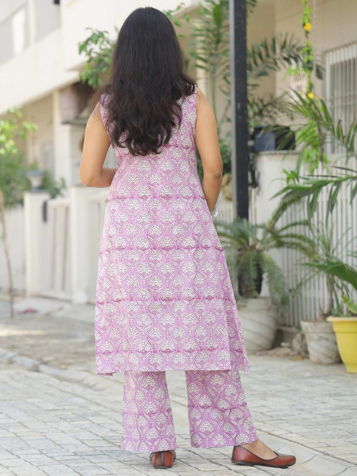 Sleeveless A-line floral kurta palazzo set - back view