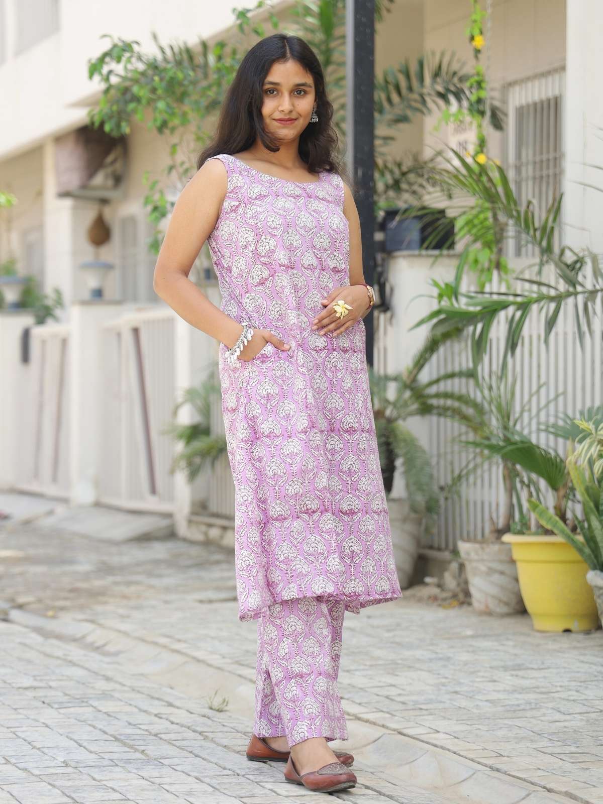 Sleeveless A-line kurta palazzo set - side view