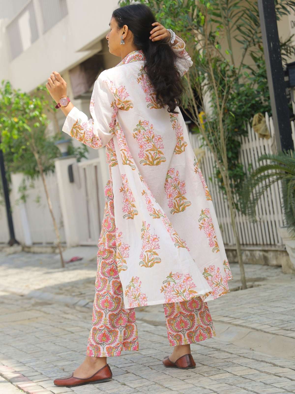 Floral 3-piece kurta set with jacket - back view