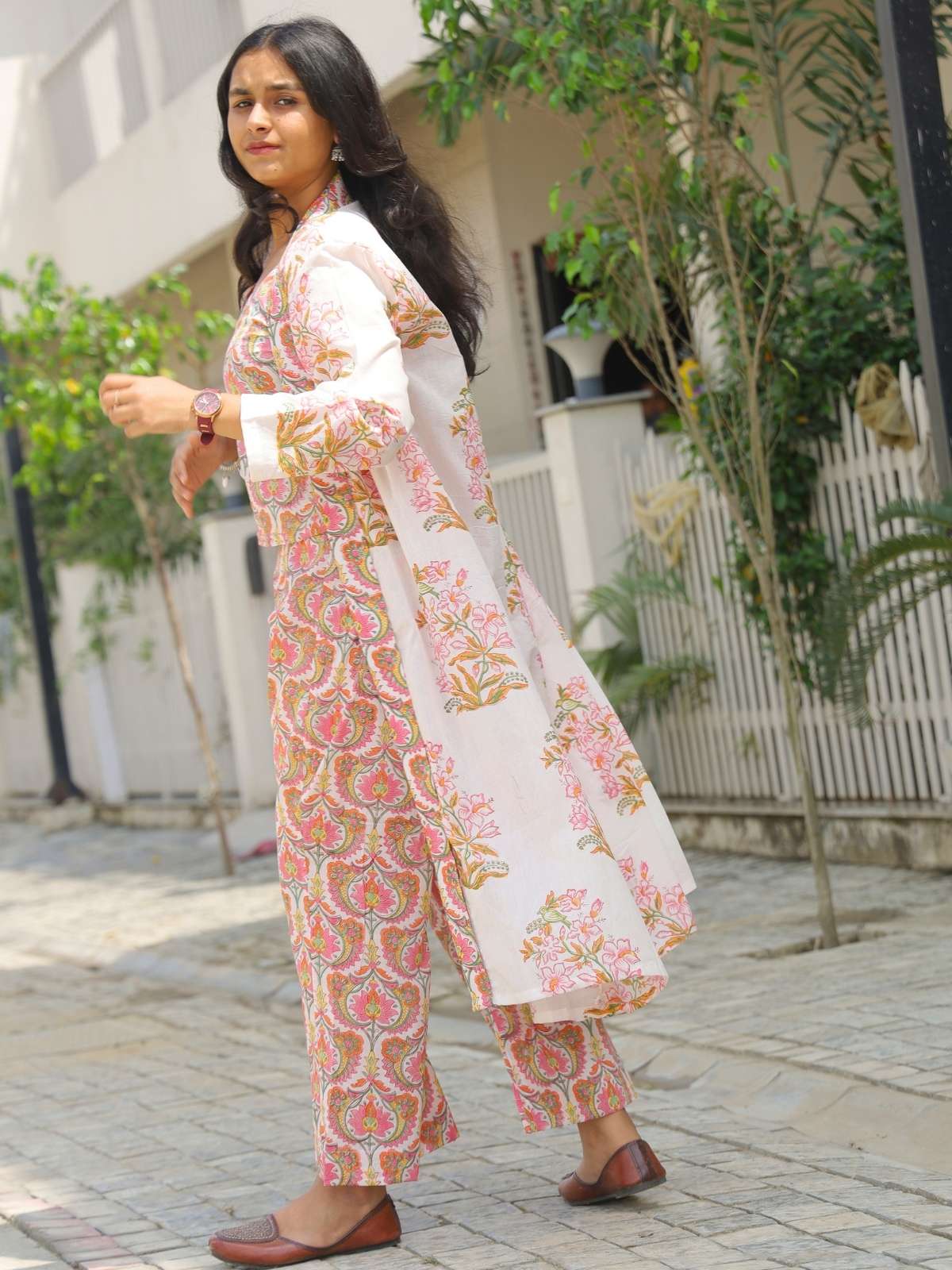 Floral printed 3-piece kurta pant and jacket set - side view