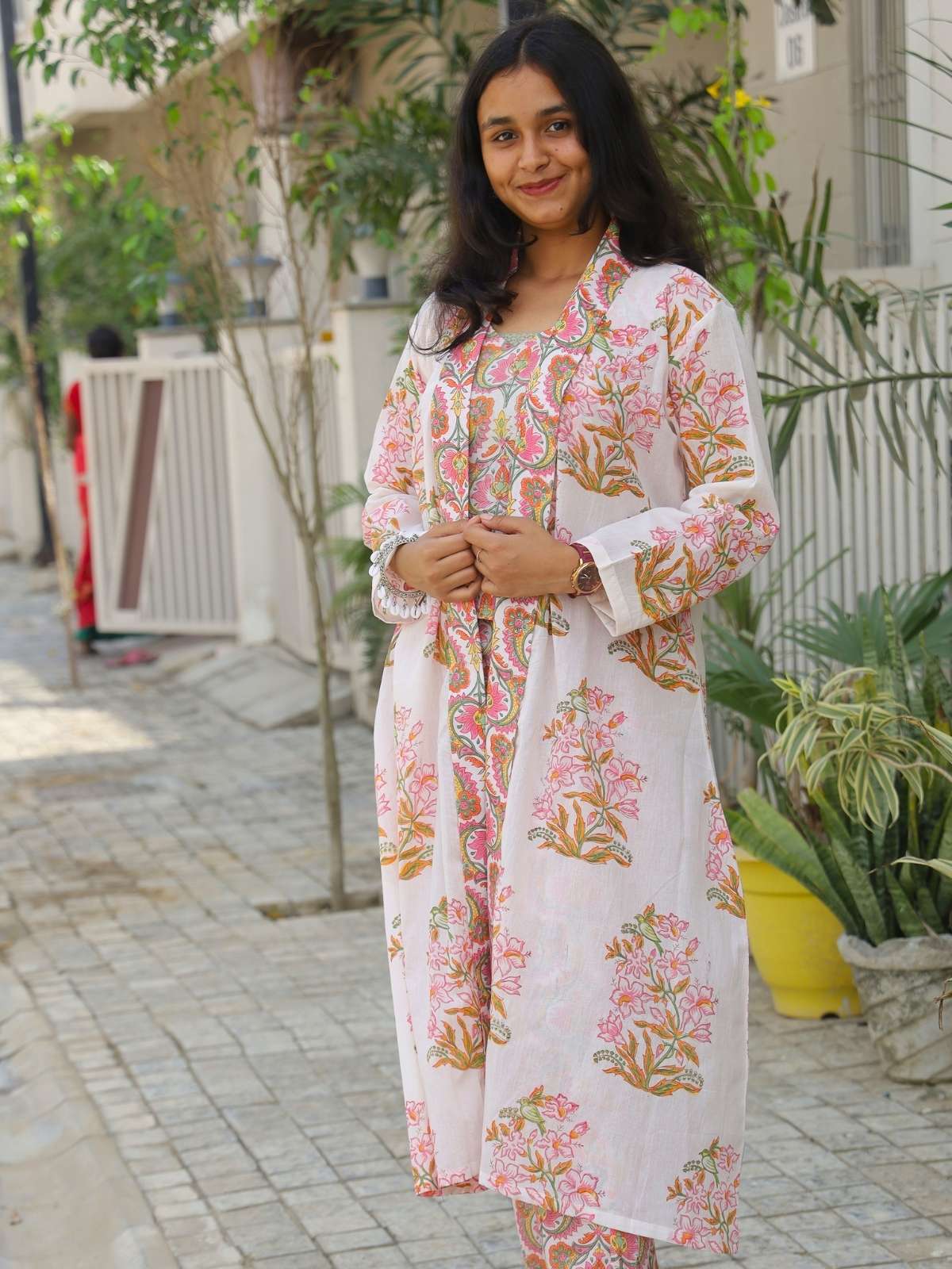 Floral 3-piece kurta set - jacket layering detail